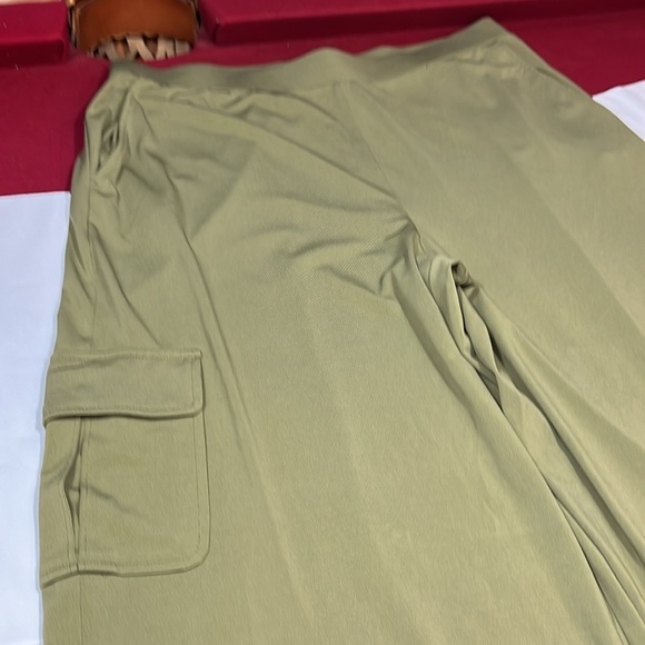 LISA RINNA OLIVE GREEN PULL ON CARGO PANTS WIDE LEG knit Flowy stretch waist Med - Picture 2 of 12
